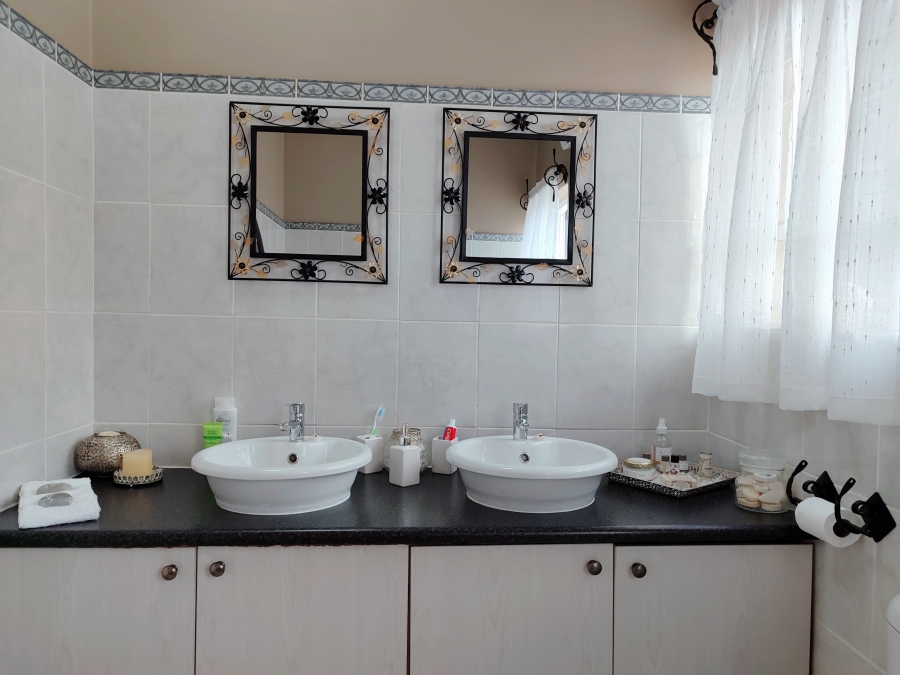 4 Bedroom Property for Sale in Wilkoppies North West